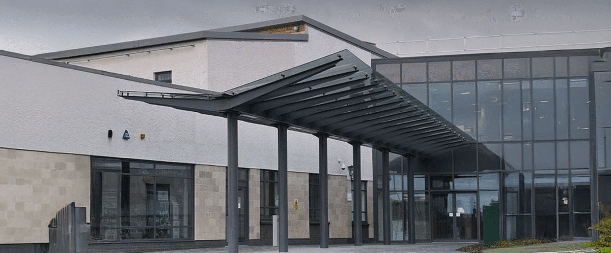 How to Choose the Best Canopies Manufacturer for Your Building Entrance?